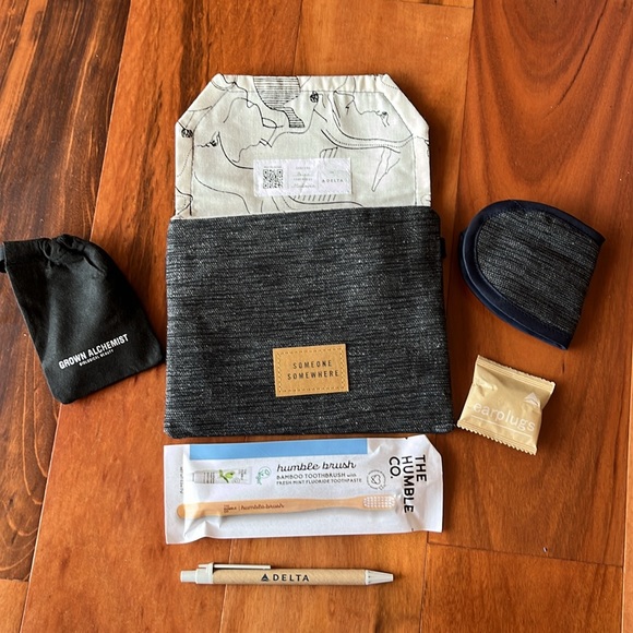 Someone Somewhere Toiletry/Cosmetic Bag from
Delta Airlines - Picture 2 of 5